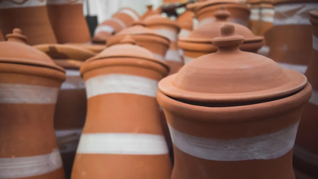 clay jars representing Alentejo traditions